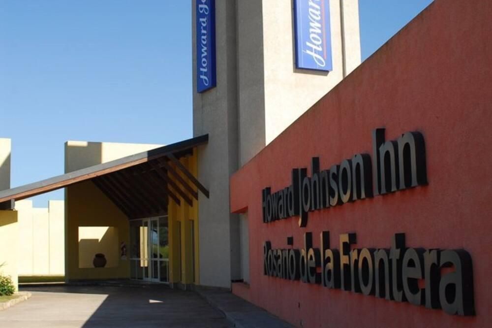 Howard Johnson Inn Rosario De La Frontera Exterior photo